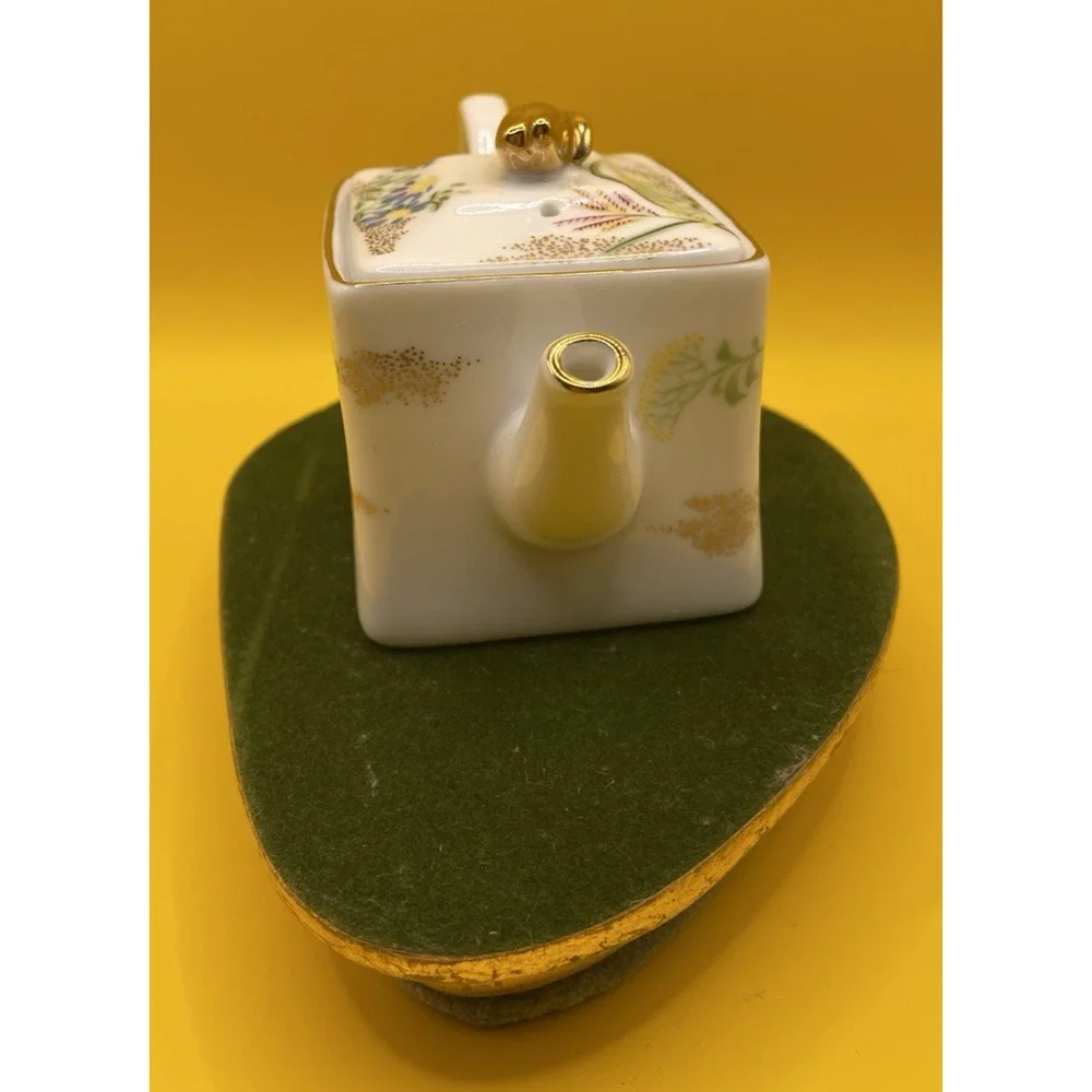 Franklin Mint Kyoto Fine Porcelain Teapot With Gold Trim & Floral Design